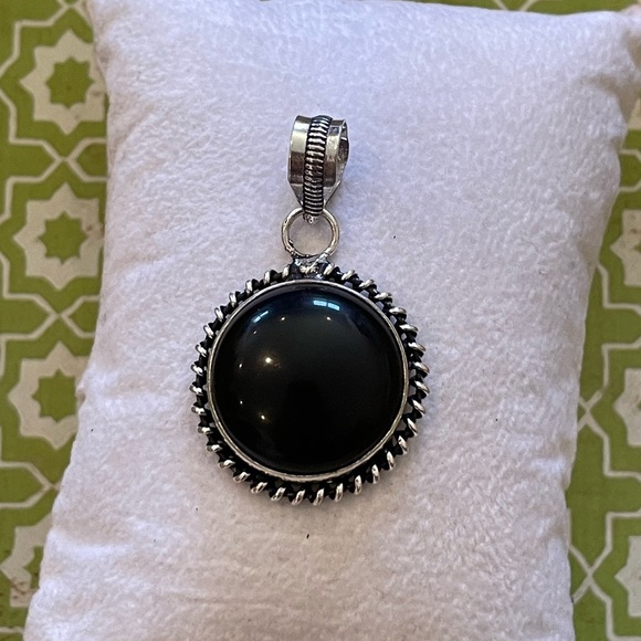 Natural Black Onyx Sterling Silver Round Pendant – Vintage Style - Brand New - Picture 3 of 6
